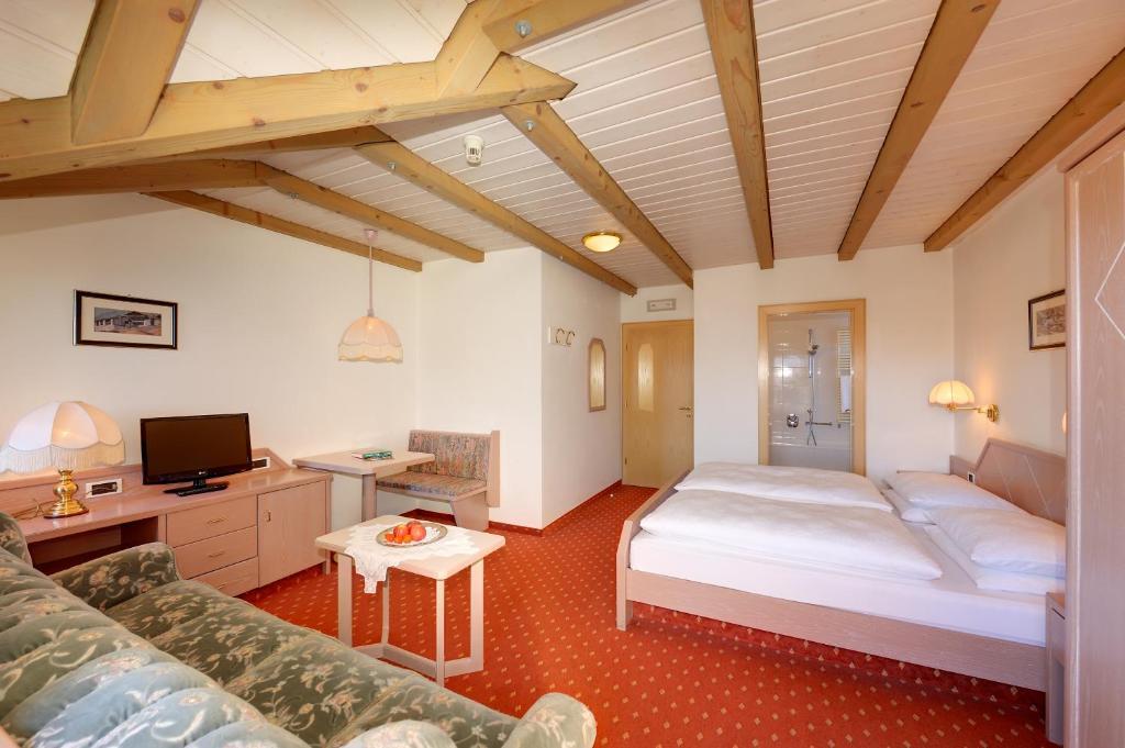 Hotel Dolomitenblick Collalbo Oda fotoğraf